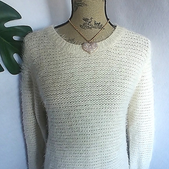 Hit List Oversized Fuzzy Crew Neck Sweater - Picture 5 of 7